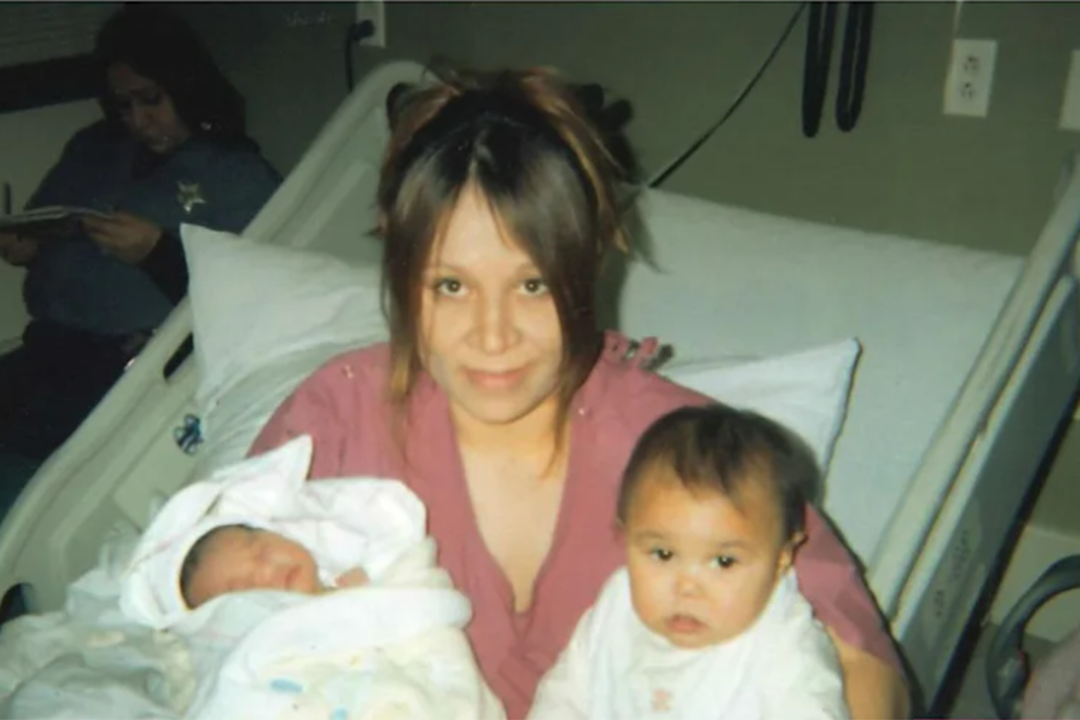 Photo of Crystal Munoz holding her two daughters in the hospital.